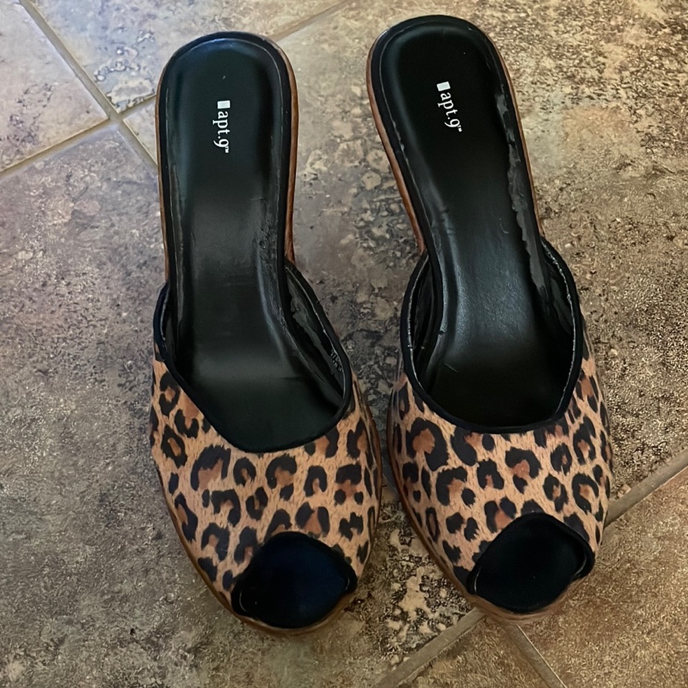 Leopard print Apt 9 wedge sandal